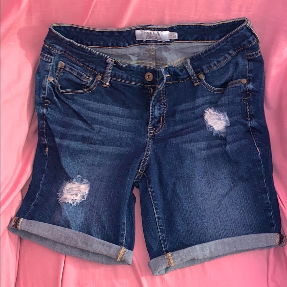 Torrid Bermuda Jean shorts size 12